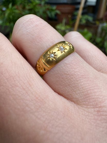Antique 18ct yellow gold three stone old mine cut diamond starset gypsy ring