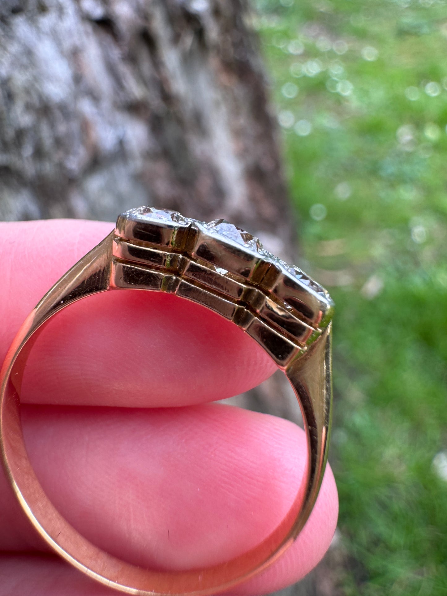 Vintage 18ct yellow gold three stone 0.6ct TCW old mine cut diamond bezel set ring