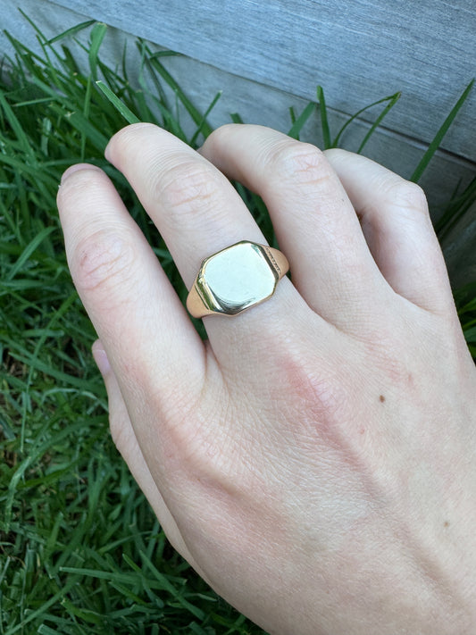 Vintage 9ct yellow gold square face signet ring