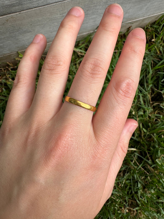Antique Victorian 18ct yellow gold band, 2mm wide