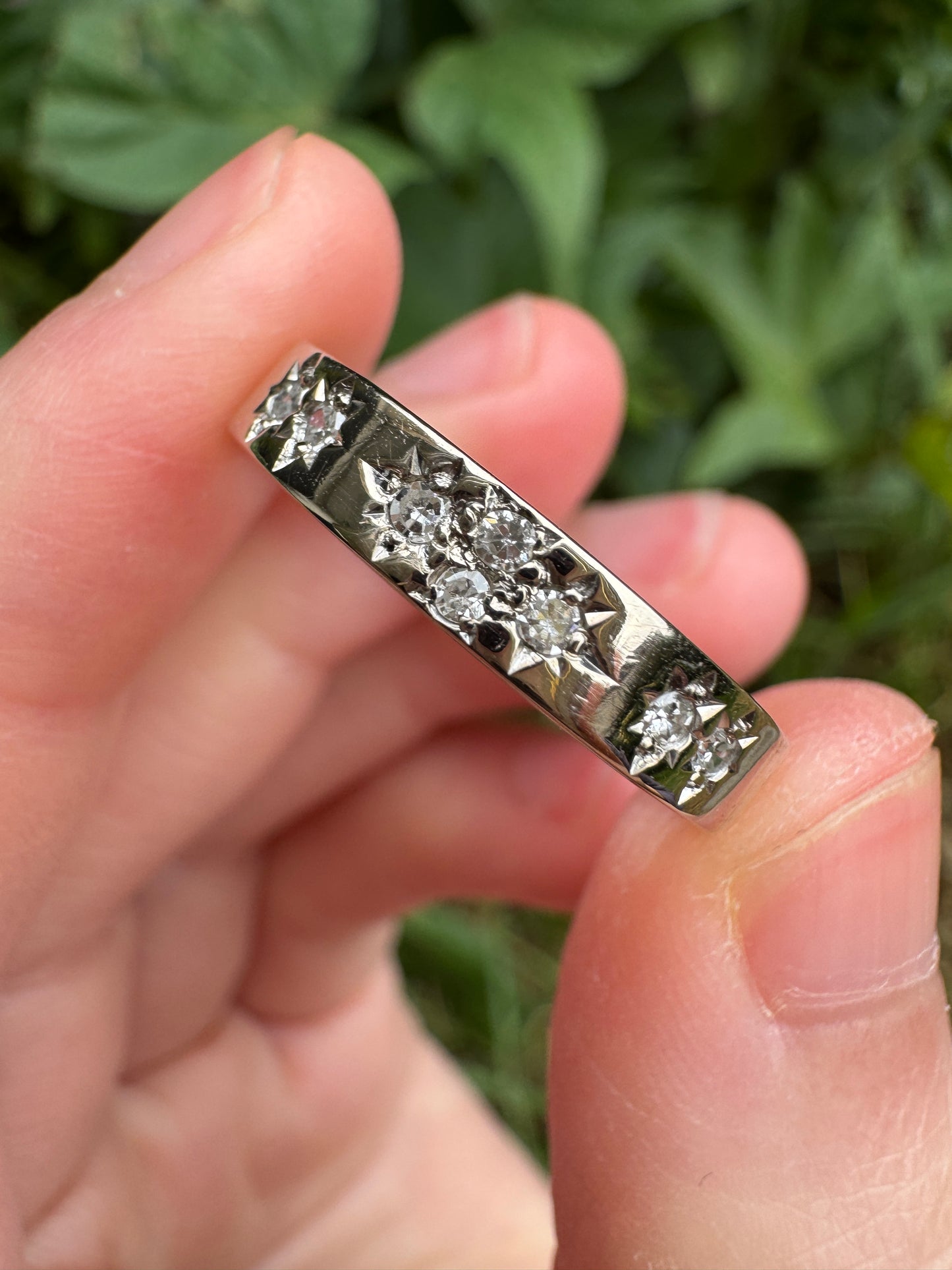 Vintage 18ct white gold eight stone 0.11ct TCW single cut diamond starset gypsy ring
