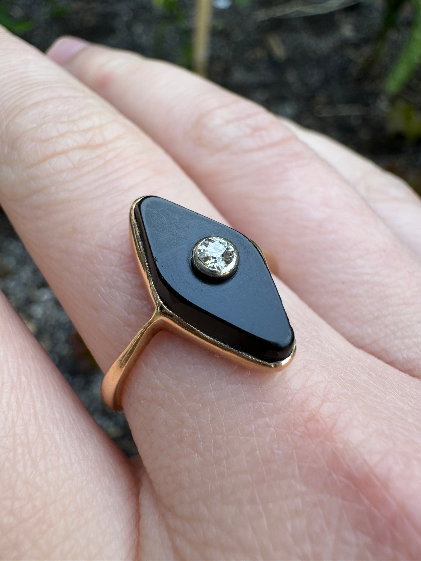 Antique 15ct yellow gold onyx and old mine cut diamond ring