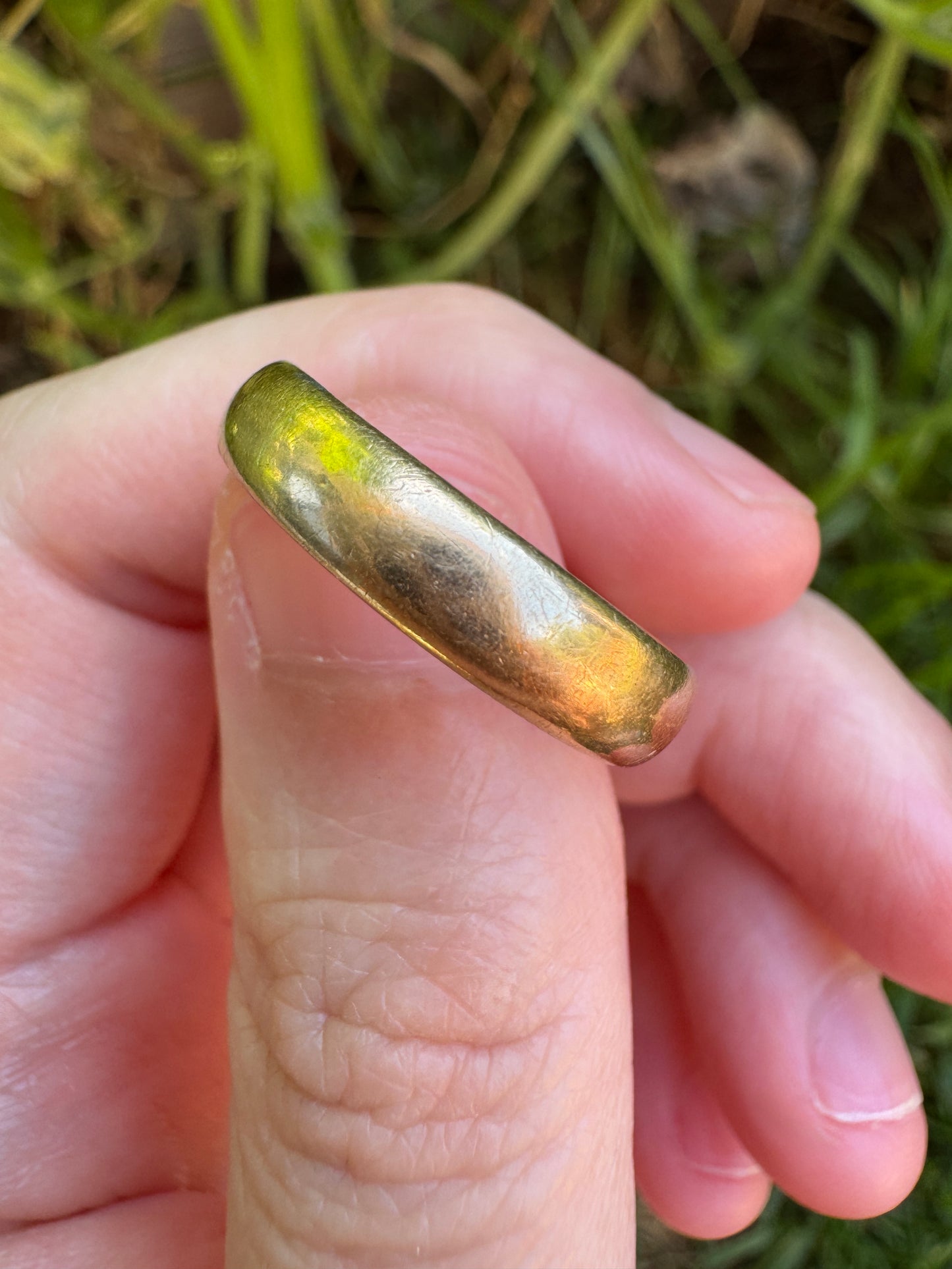 Antique Australian 15ct yellow gold band, 4.5mm wide