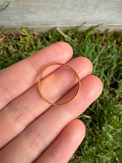 Antique Victorian 18ct yellow gold band, 2mm wide