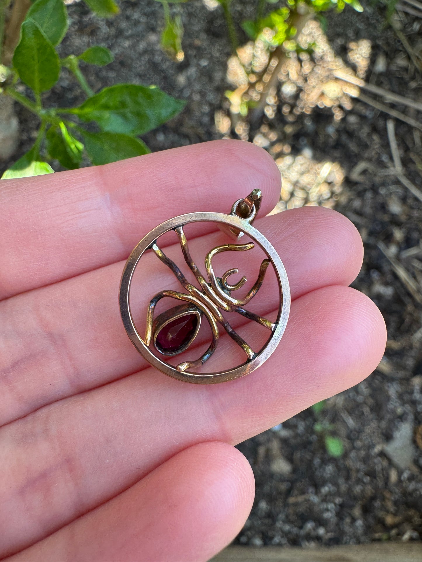 Antique 9ct yellow gold 0.6ct garnet and pearl spider pendant