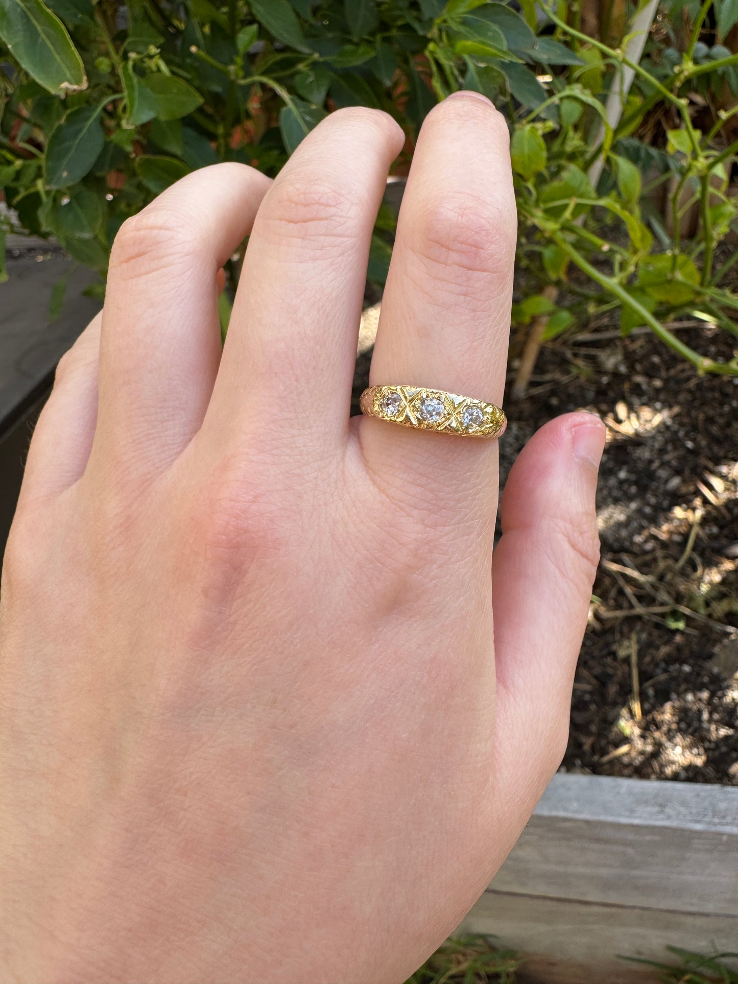 Vintage 18ct yellow gold three stone 0.28ct old mine cut diamond gypsy ring