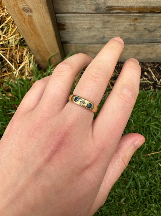 Vintage 18ct yellow gold old cut sapphire and starset old cut diamond gypsy ring