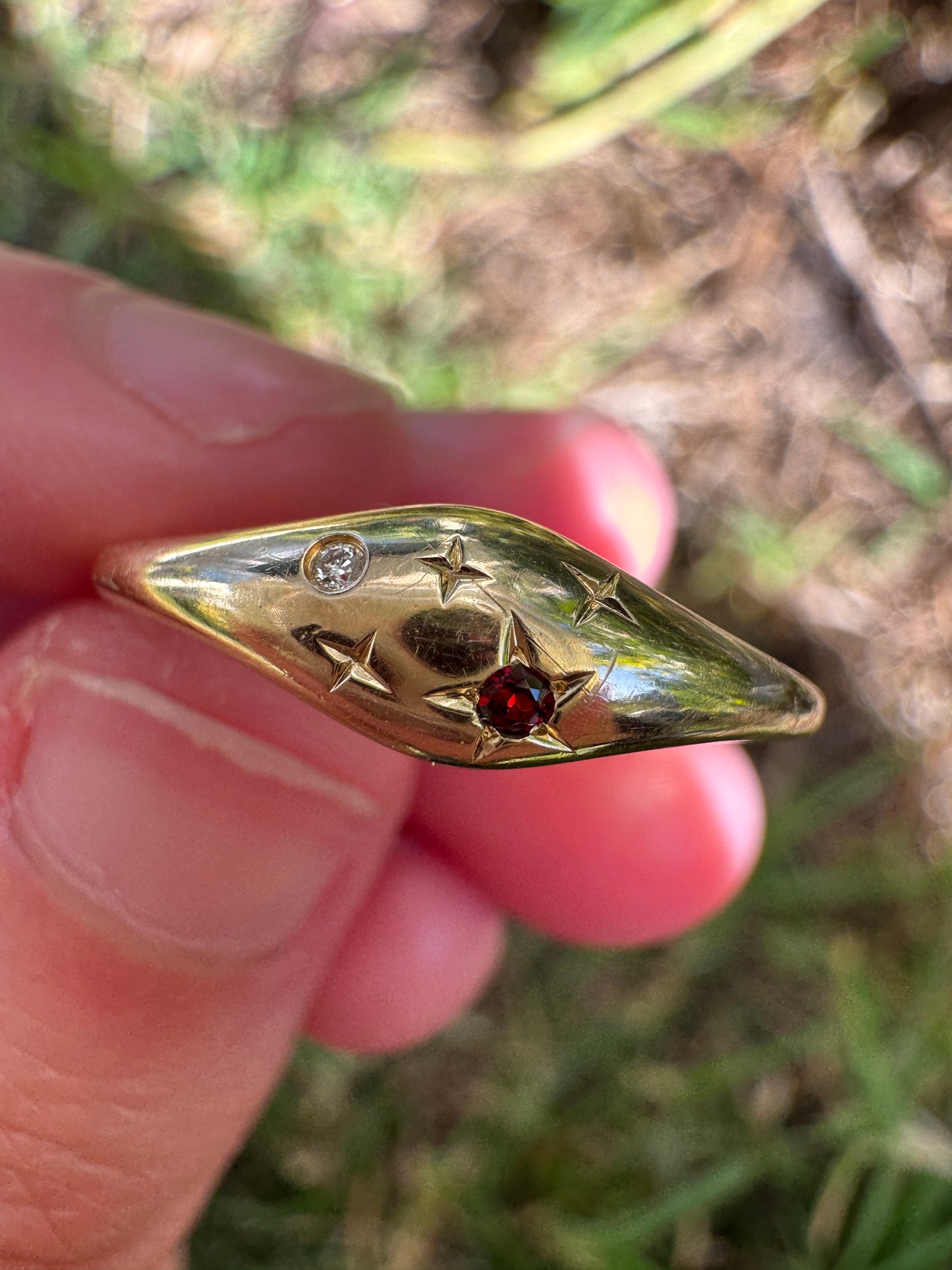 Vintage 14ct yellow gold diamond and garnet starset gypsy ring