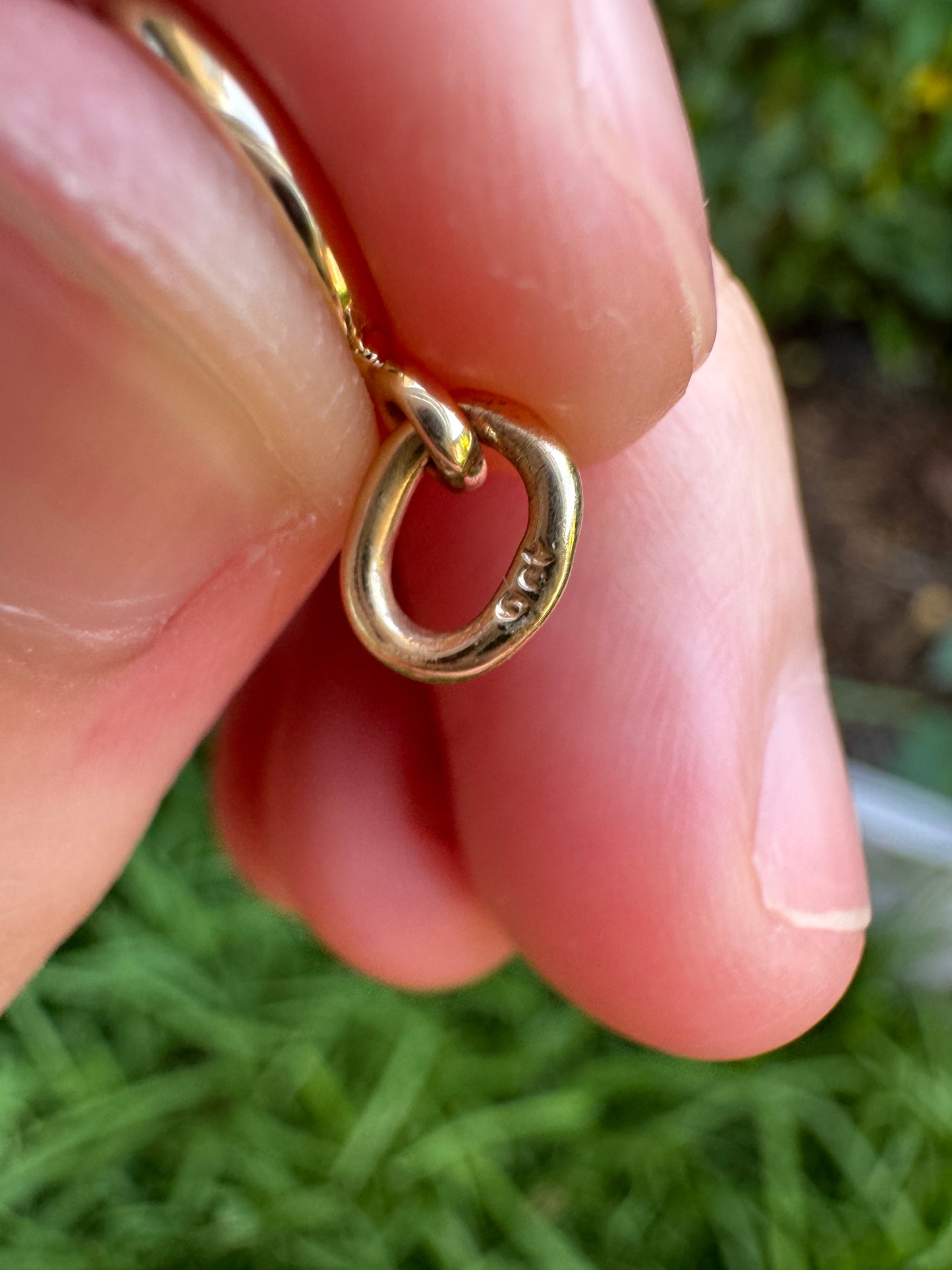 Custom 9ct yellow gold 0.8ct pink sapphire bezel set pendant