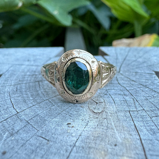 Vintage 18ct rosy yellow gold bezel set green spinel solitaire ring