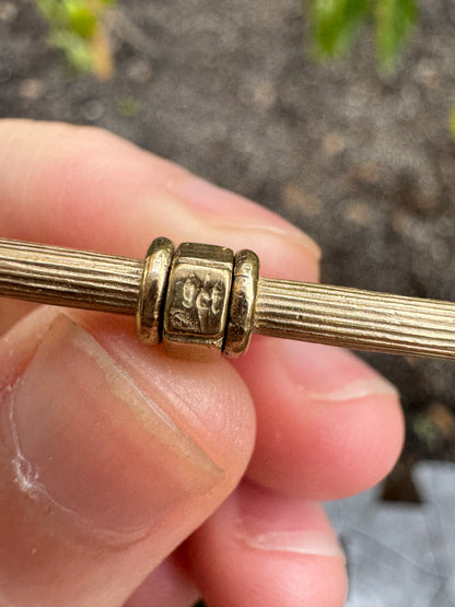 Vintage 9ct yellow gold spinning t-bar pendant