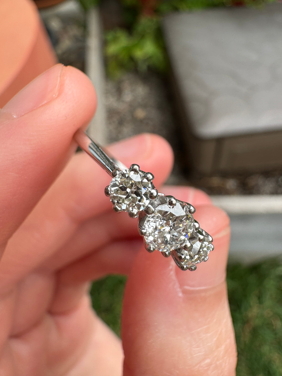 Vintage 18ct gold old mine cut diamond trilogy ring