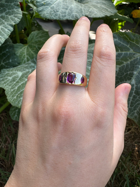 Antique English Victorian 18ct yellow gold 0.83ct starset garnet and 0.52ct TCW flush set ruby gypsy ring