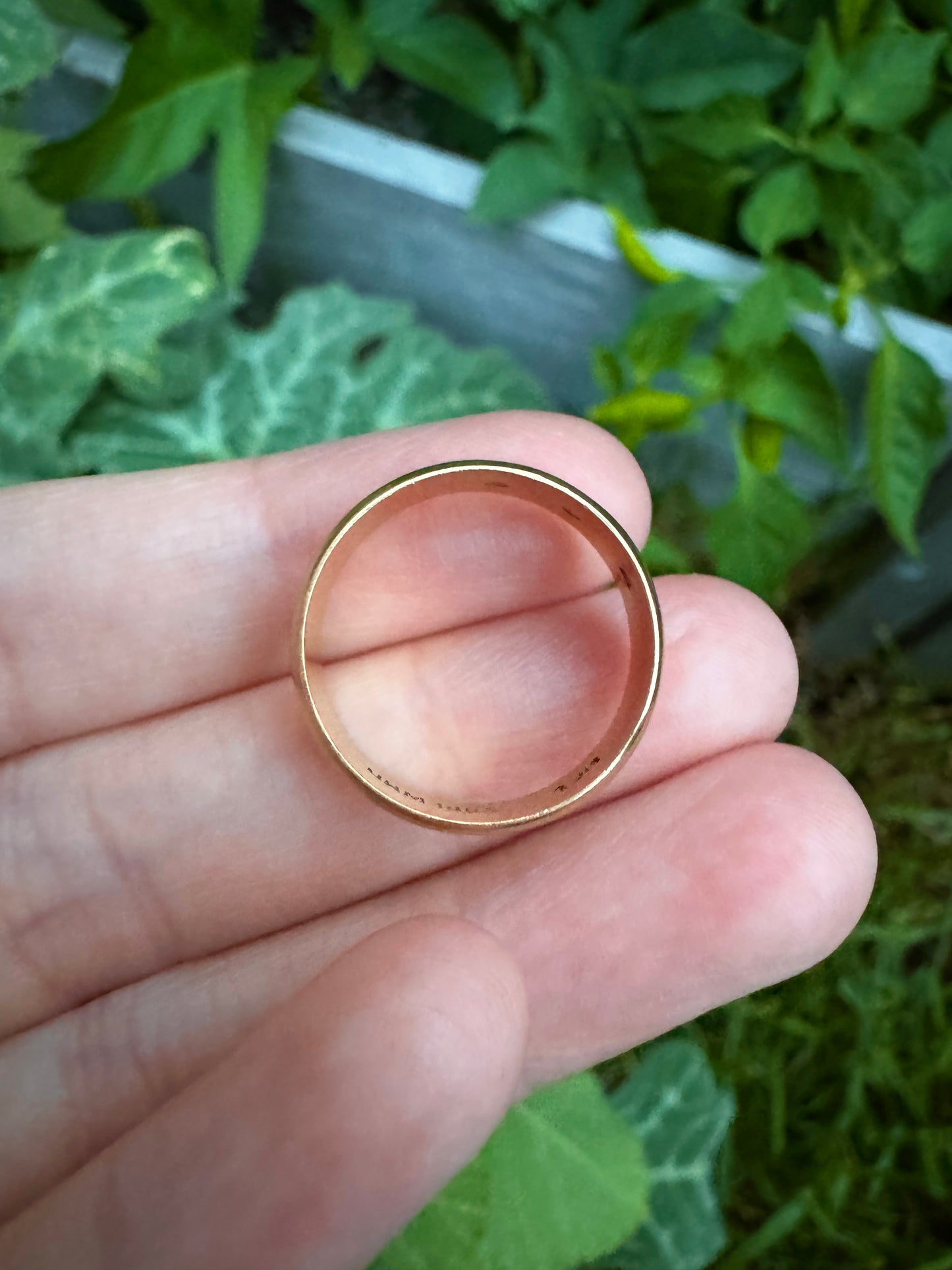 Vintage 18ct yellow gold three stone single cut diamond starset gypsy ring