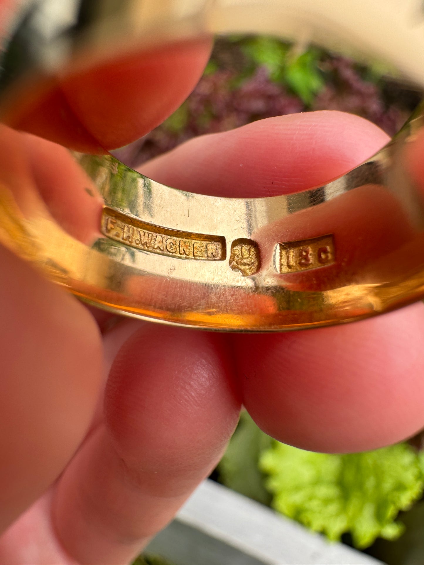 Antique Australian 18ct rosy yellow gold cigar band, 9mm wide