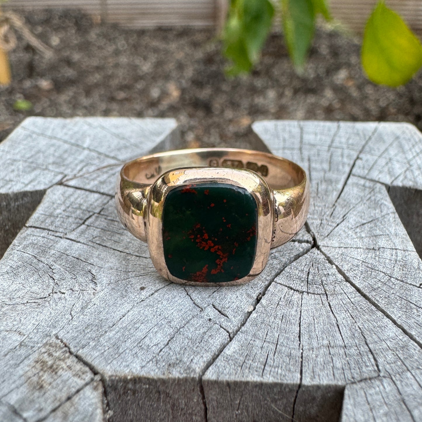 Antique Victorian 9ct rosy yellow gold bloodstone signet ring