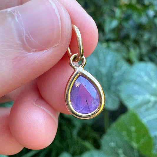 Custom handmade 9ct yellow gold pear cut 1.32ct natural pinkish purple sapphire bezel set pendant