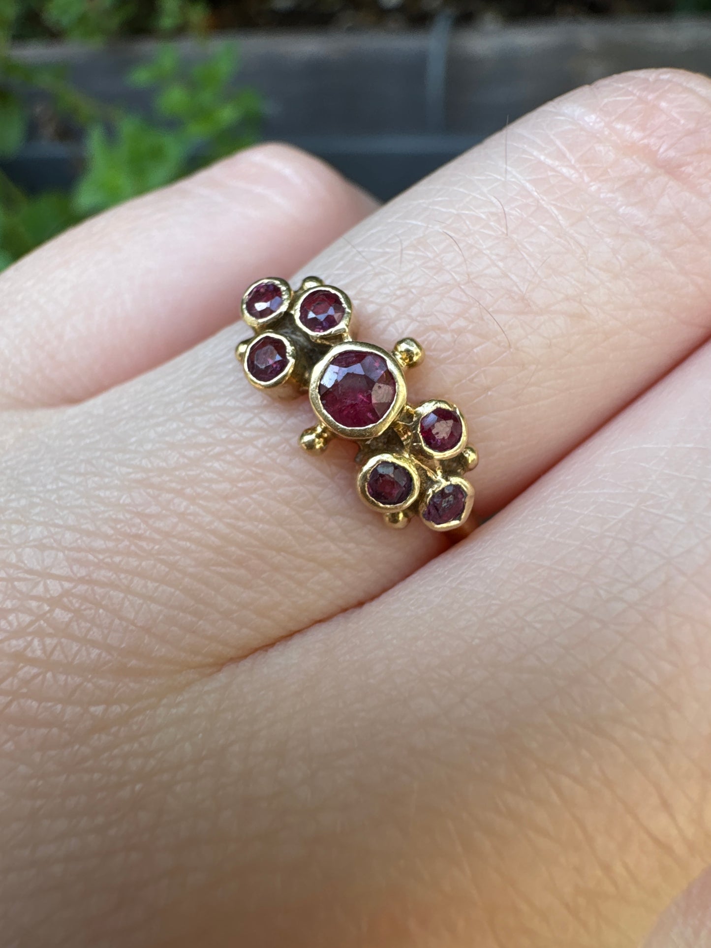 Vintage 18ct yellow gold seven stone 0.4ct TCW natural ruby ring