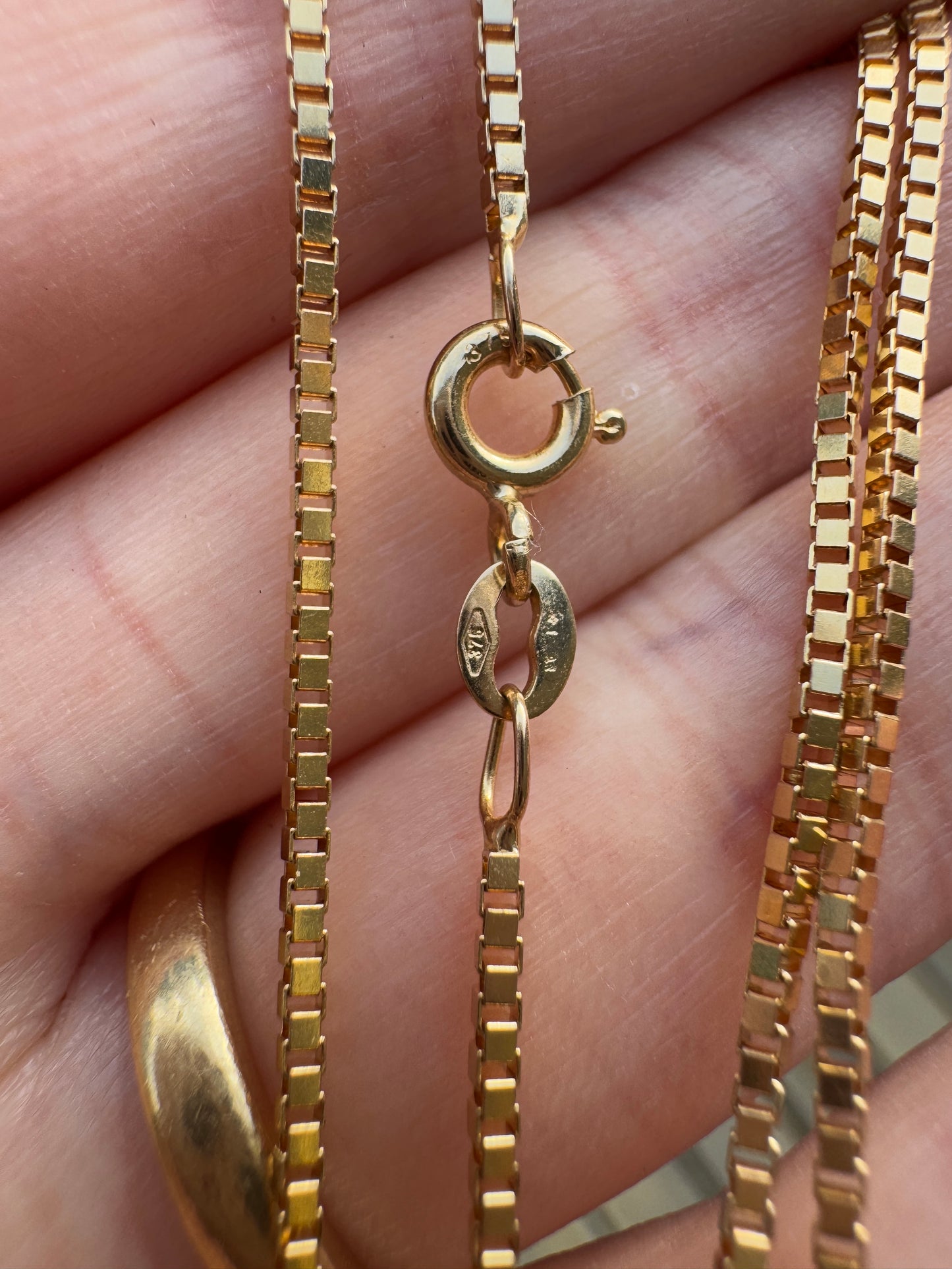 Vintage Italian 9ct yellow gold box chain, 45.5cm / 17.9 inches long