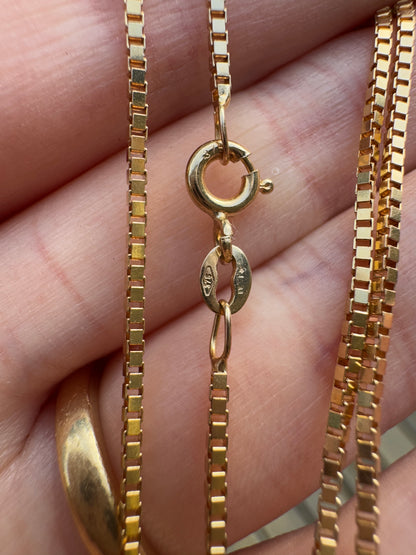 Vintage Italian 9ct yellow gold box chain, 45.5cm / 17.9 inches long
