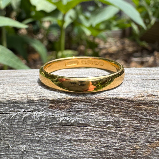 Antique English 22ct yellow gold band, 3.3mm wide