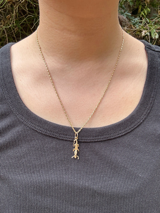 Vintage 9ct yellow gold crocodile with person charm
