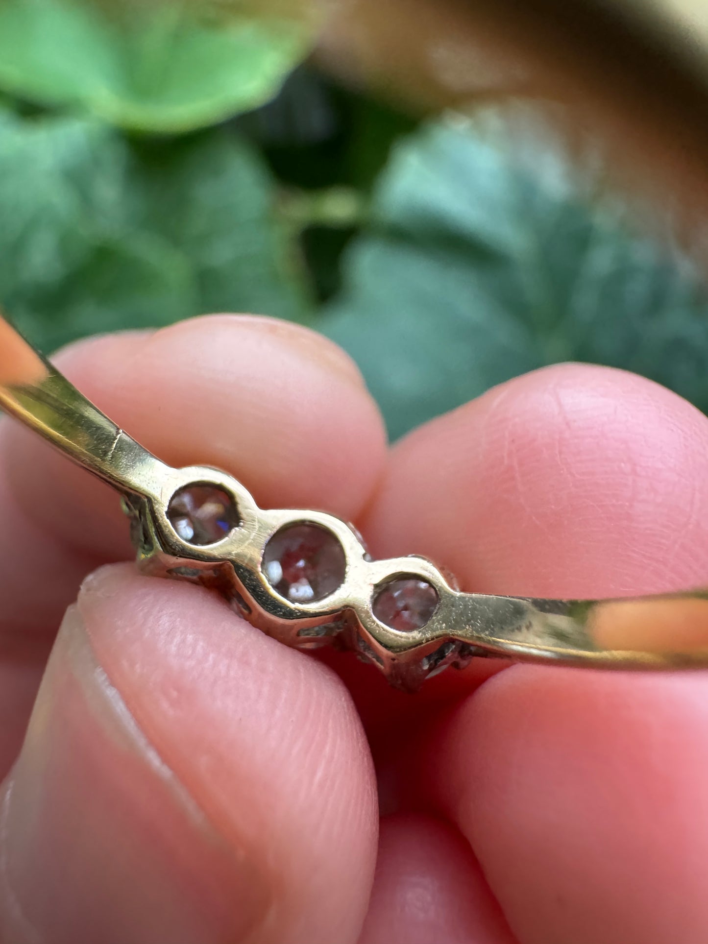 Vintage English 18ct yellow gold three stone 0.86ct TCW old mine cut diamond ring