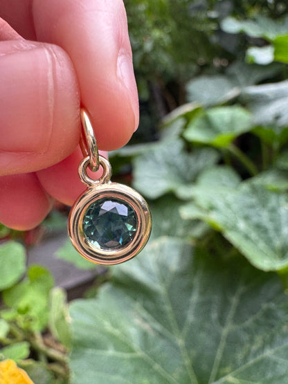 Custom handmade recycled 9ct yellow gold 1.08ct Australian parti sapphire bezel set pendant