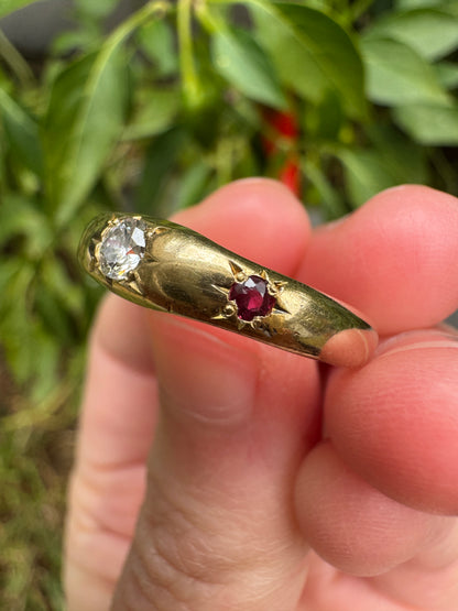 Vintage 18ct yellow gold 0.17ct round brilliant cut diamond and natural ruby starset gypsy ring