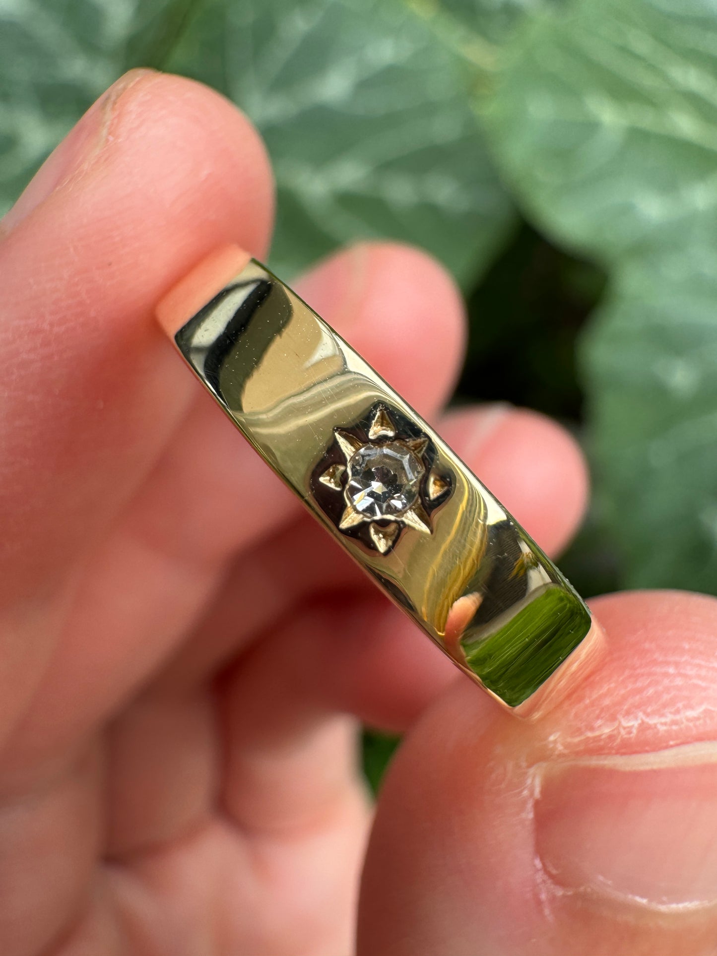 Vintage 9ct yellow gold 3pt single cut diamond starset gypsy ring