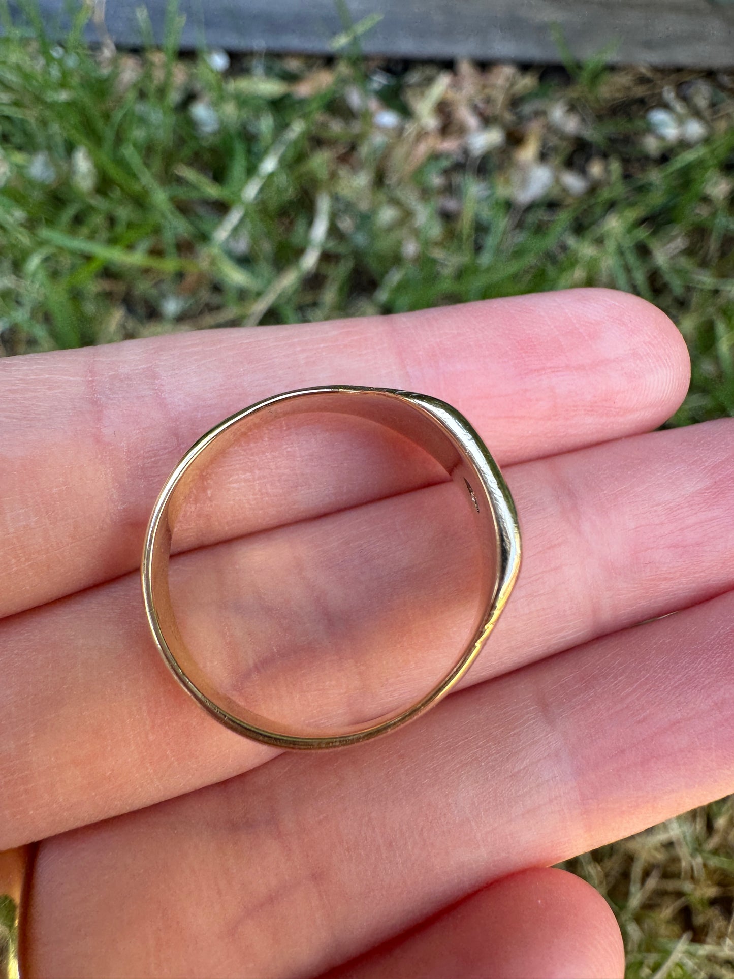 Vintage 9ct yellow gold 0.11ct round brilliant cut diamond starset signet ring