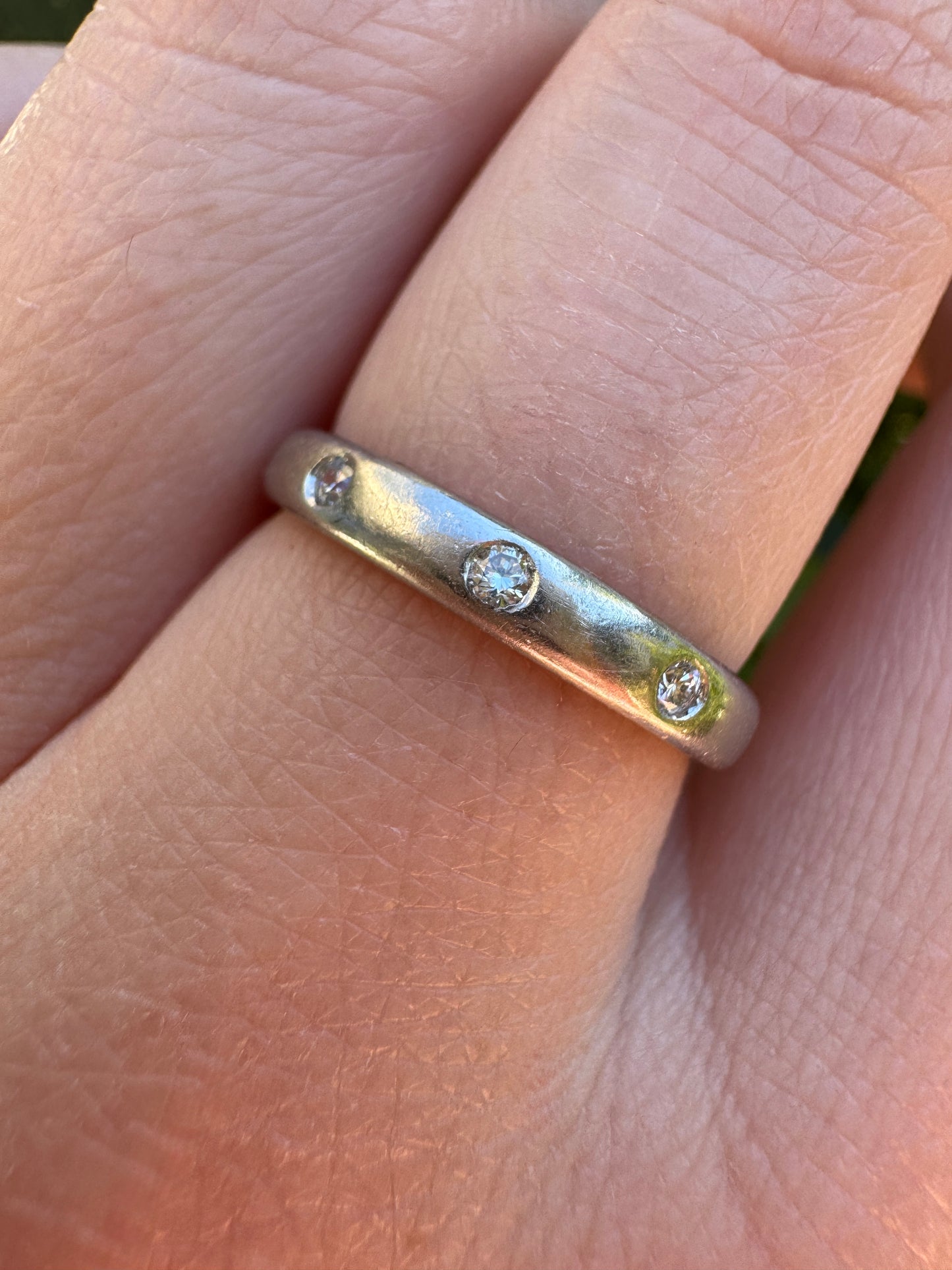 Vintage platinum three stone round brilliant cut diamond gypsy ring