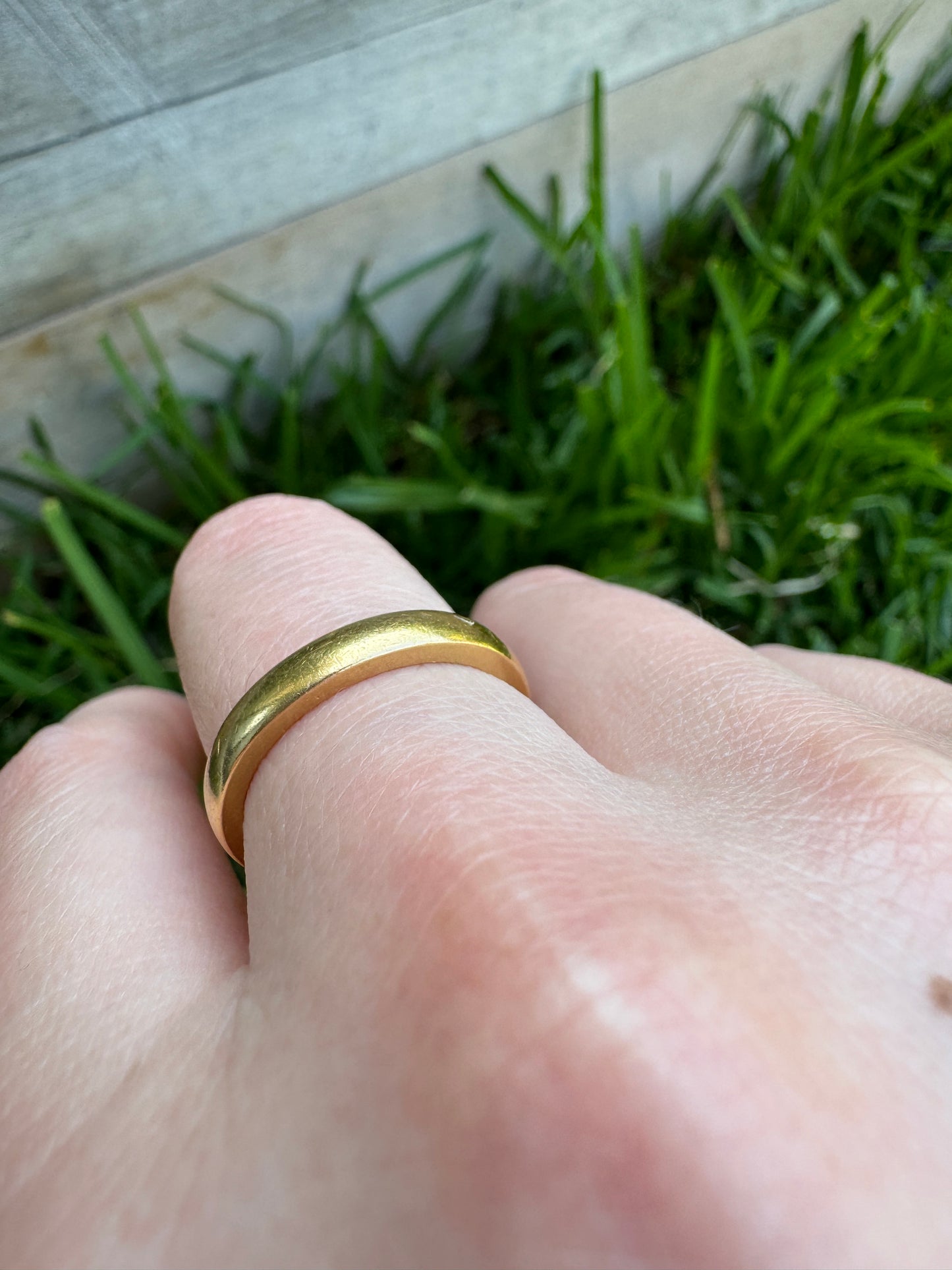Vintage 22ct yellow gold donut band, 3.5mm wide