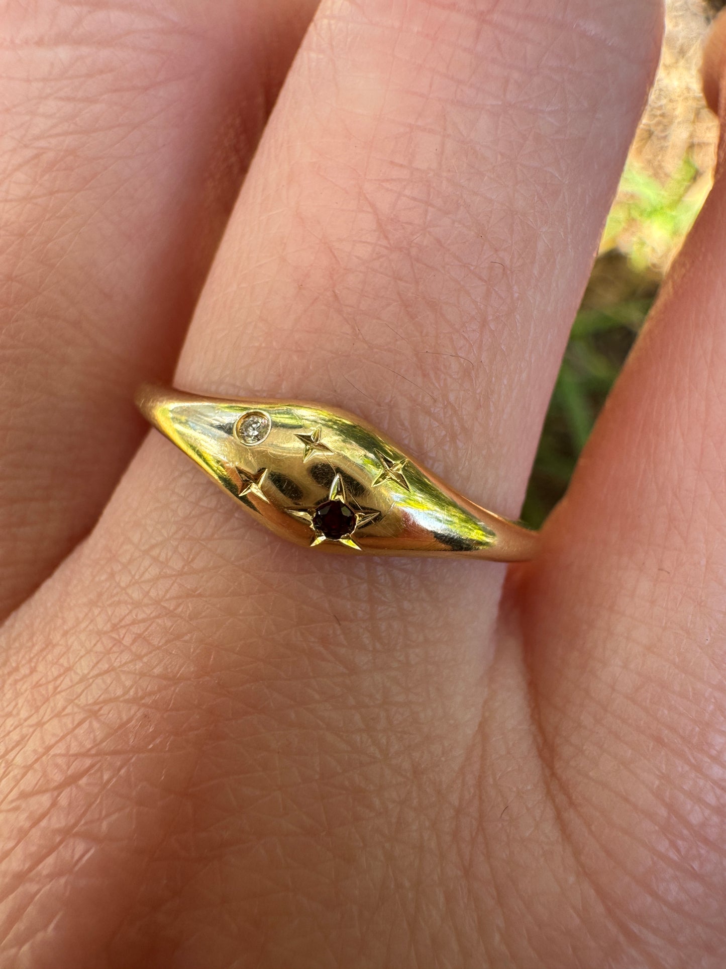 Vintage 14ct yellow gold diamond and garnet starset gypsy ring