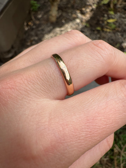 Antique Australian 15ct rosy yellow gold band, 3mm wide