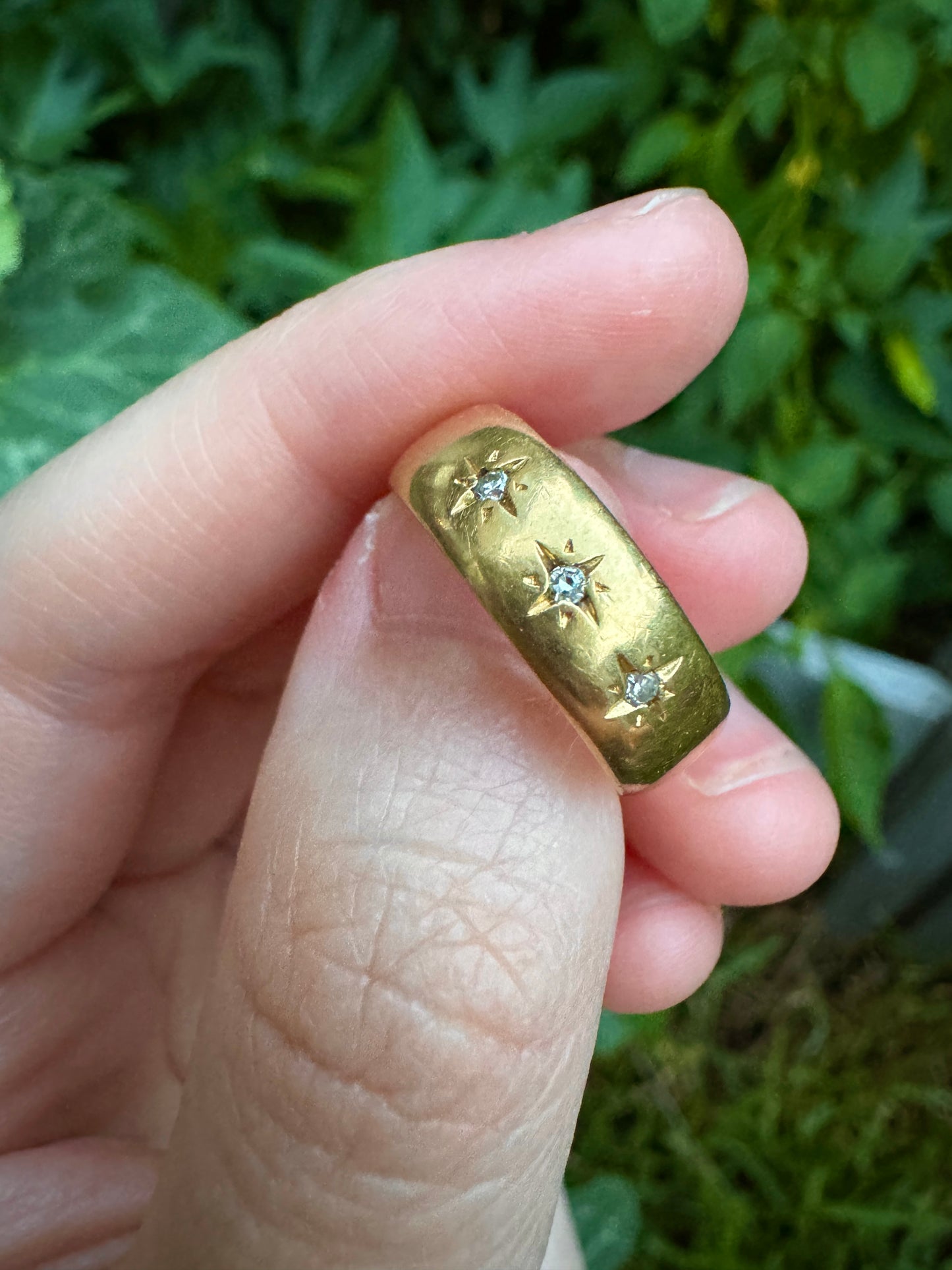 Vintage 18ct yellow gold three stone single cut diamond starset gypsy ring