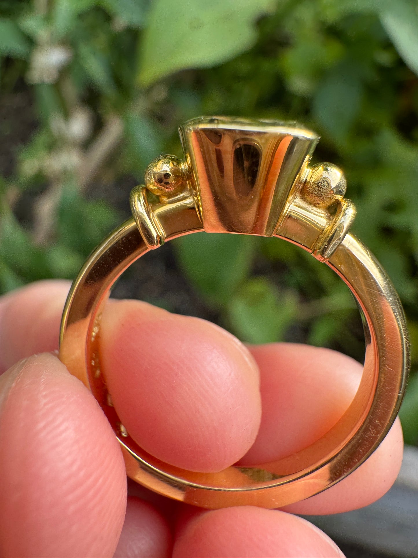 Handmade Chris Sherwin 18ct gold natural Australian sapphire ring