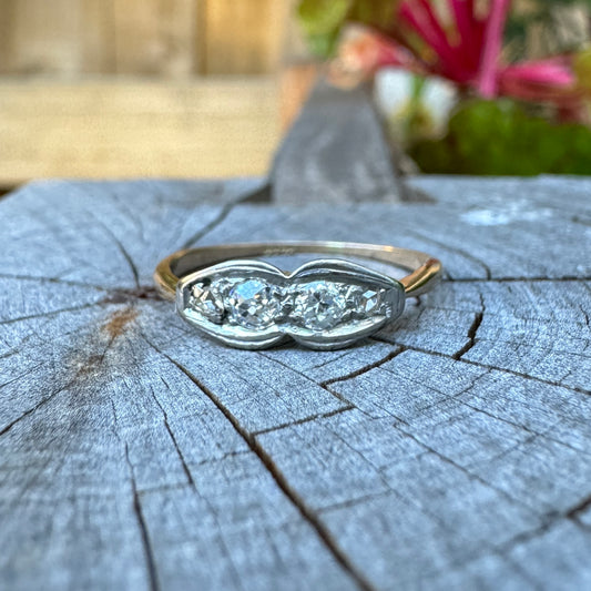 Vintage 18ct yellow gold and platinum scalloped old cut and rose cut diamond ring