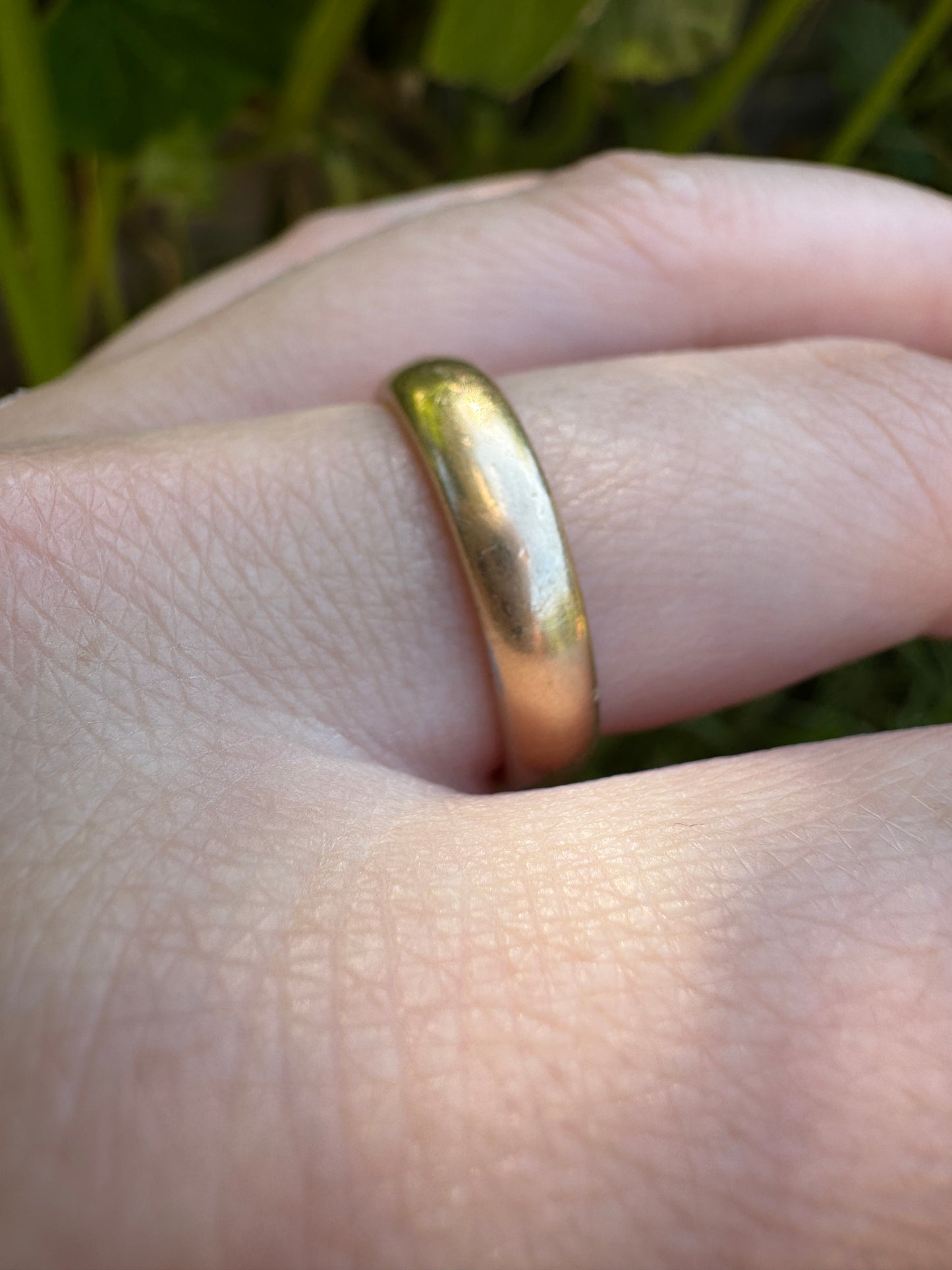 Antique Australian 15ct yellow gold band, 4.5mm wide