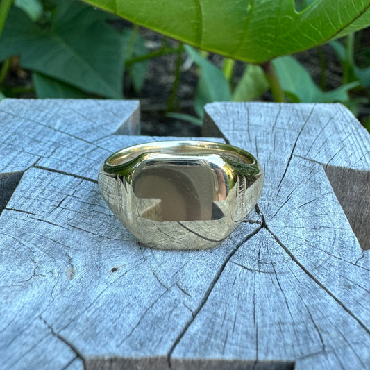 Vintage 9ct yellow gold square face signet ring