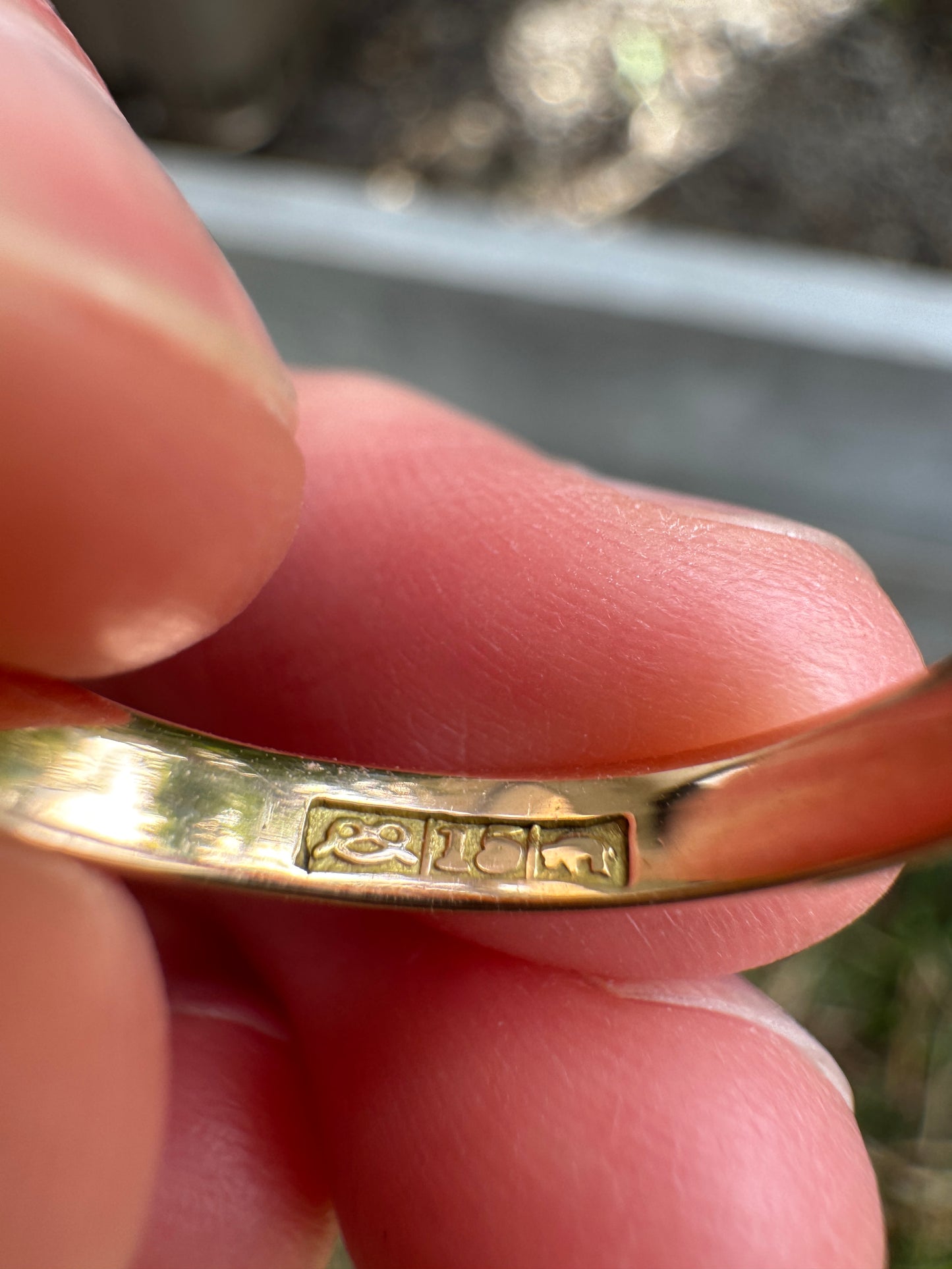 Antique Australian 15ct rosy yellow gold band, 3mm wide