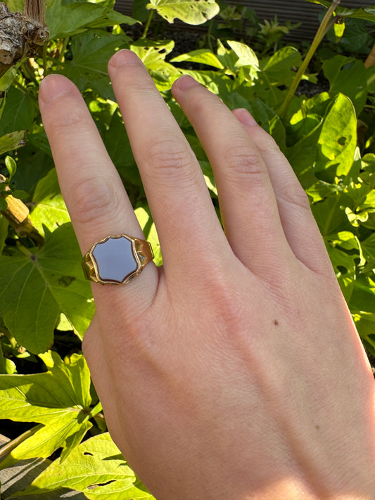 Antique 18ct yellow gold sardonyx shield signet ring