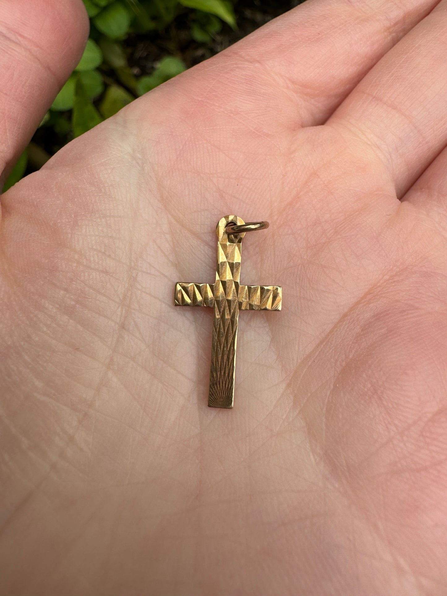 Vintage 9ct yellow gold faceted cross pendant