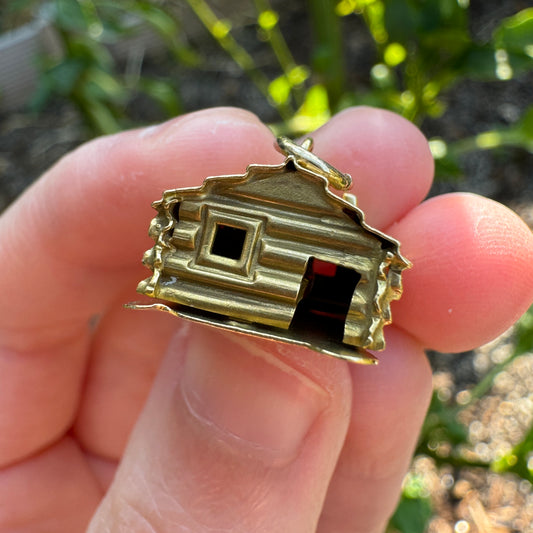 Vintage 18ct yellow gold opening log cabin charm