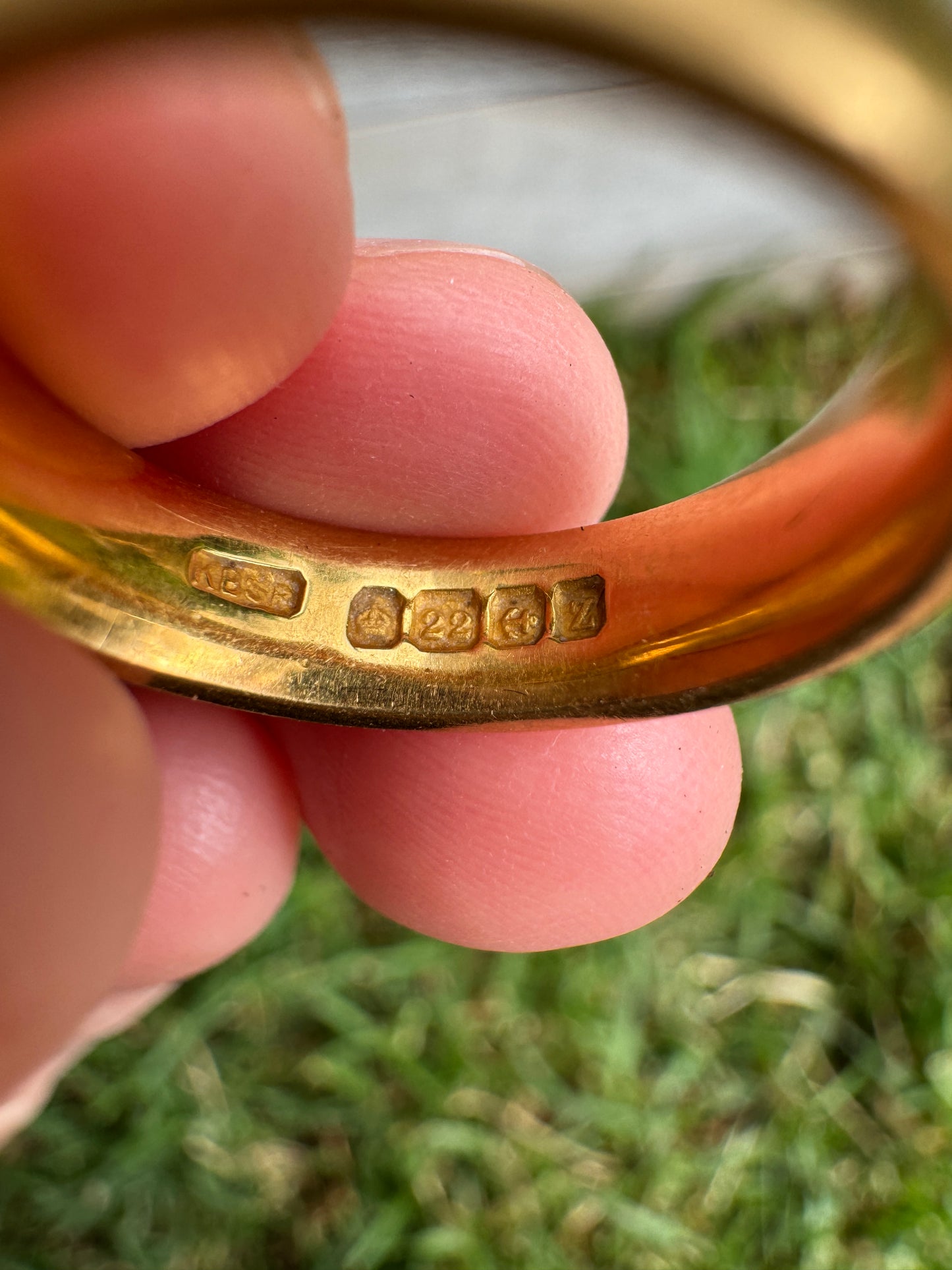 Antique 22ct yellow gold band, 5mm wide