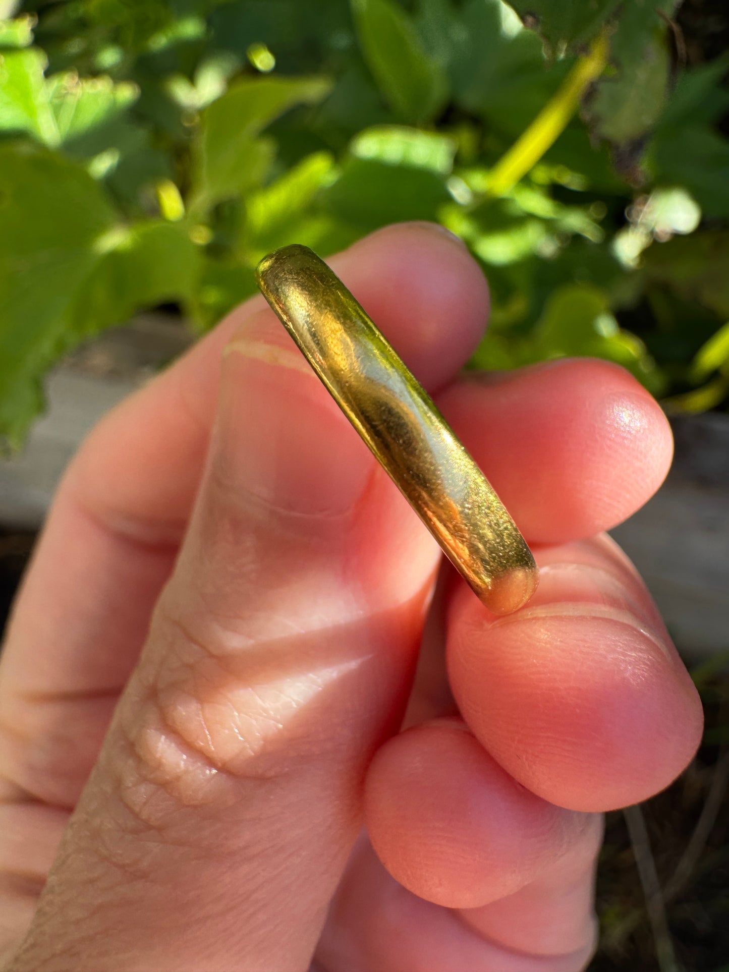 Antique English 22ct yellow gold band, 3mm wide