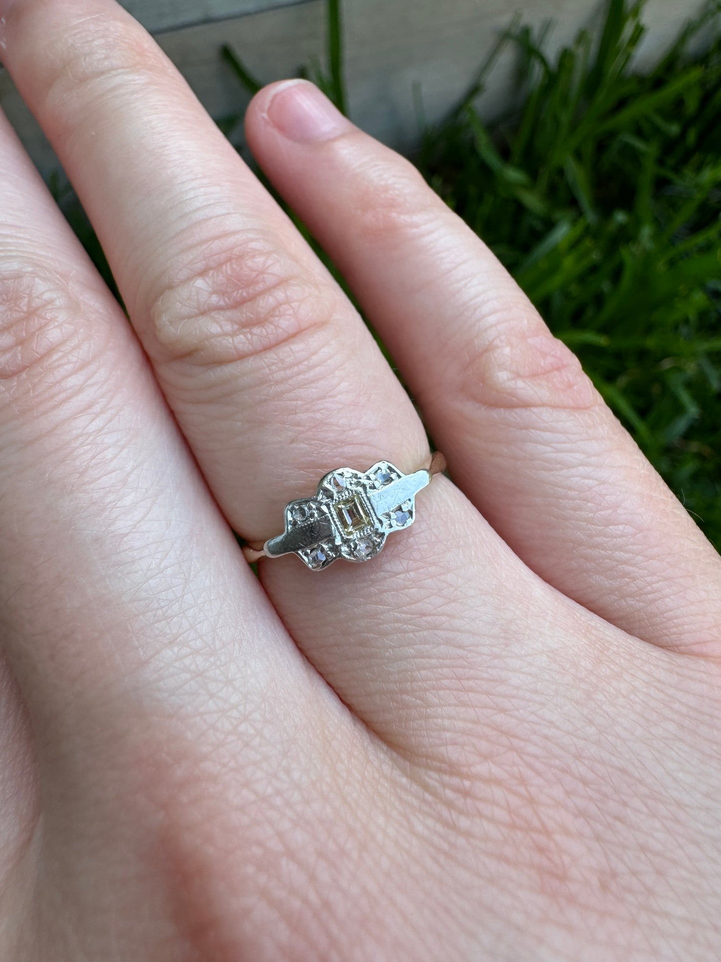 Vintage 18ct yellow gold and platinum yellow baguette diamond and rose cut diamond scalloped ring