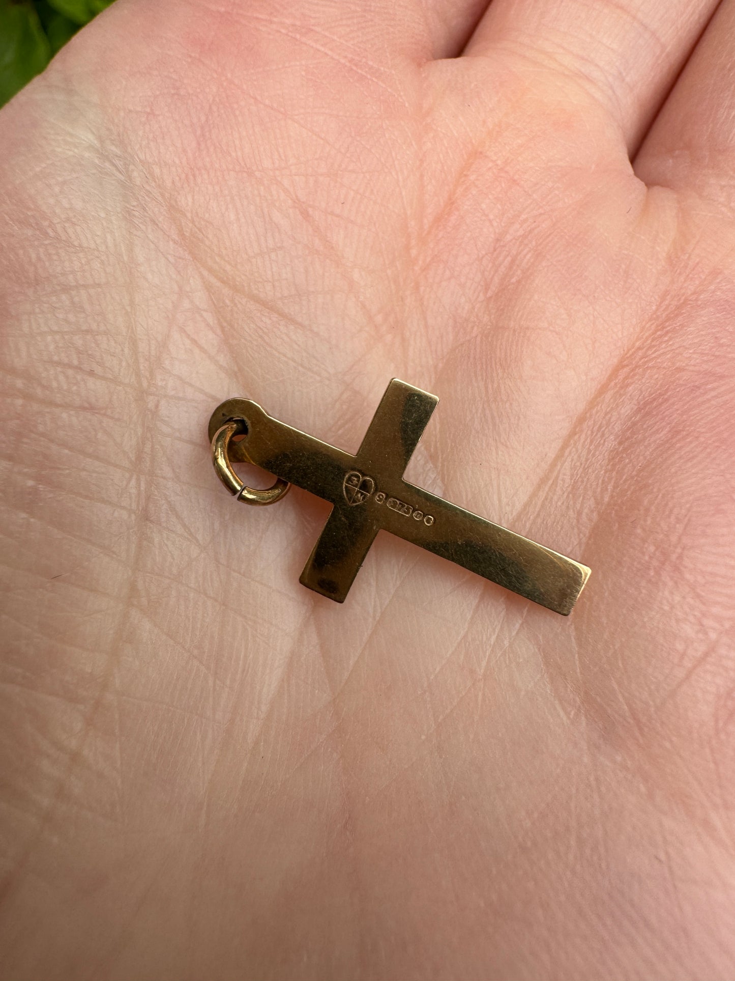 Vintage 9ct yellow gold faceted cross pendant