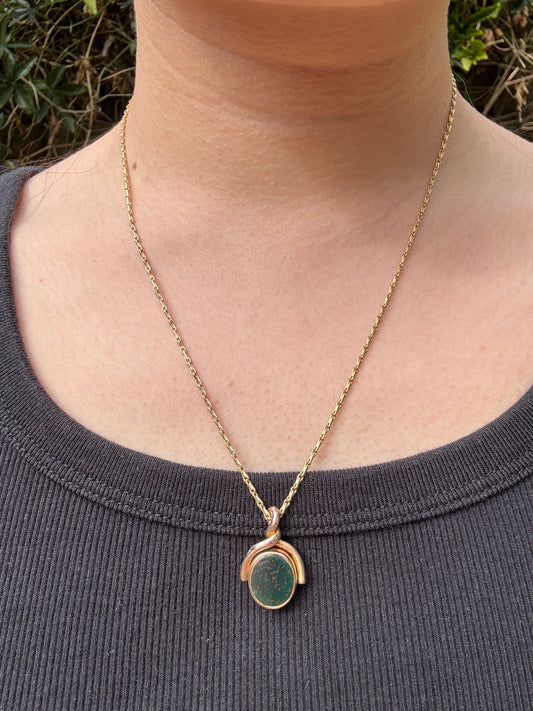 Antique 10ct rosy yellow gold bloodstone and sardonyx spinner pendant