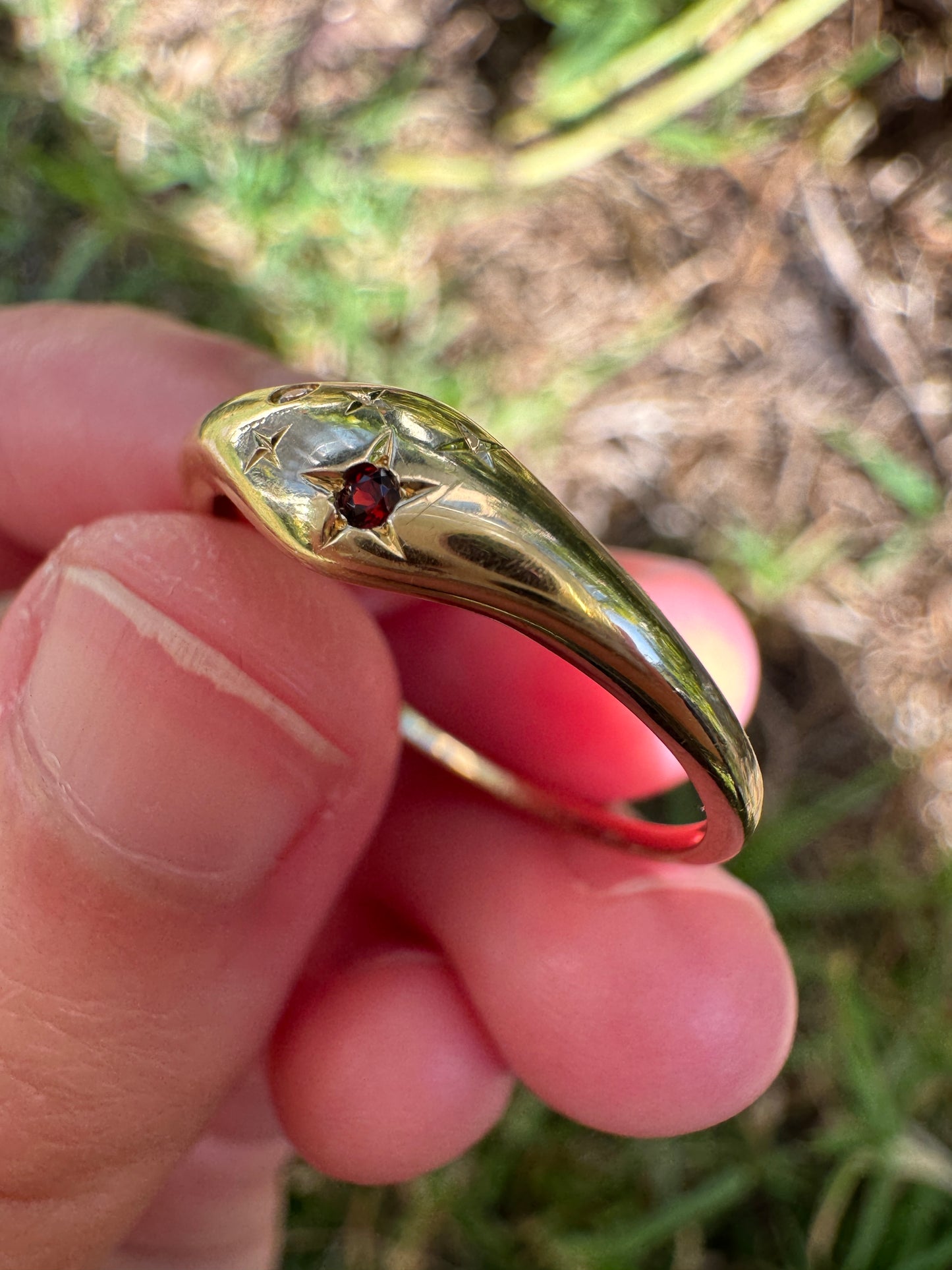 Vintage 14ct yellow gold diamond and garnet starset gypsy ring